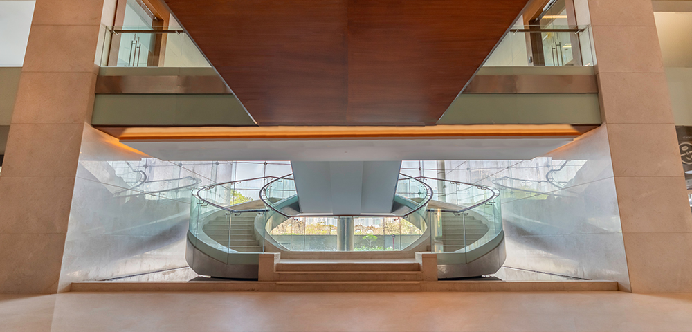 Lodha-Excelus-Mahalaxmi-Entrance-Lobby-Staircase-View